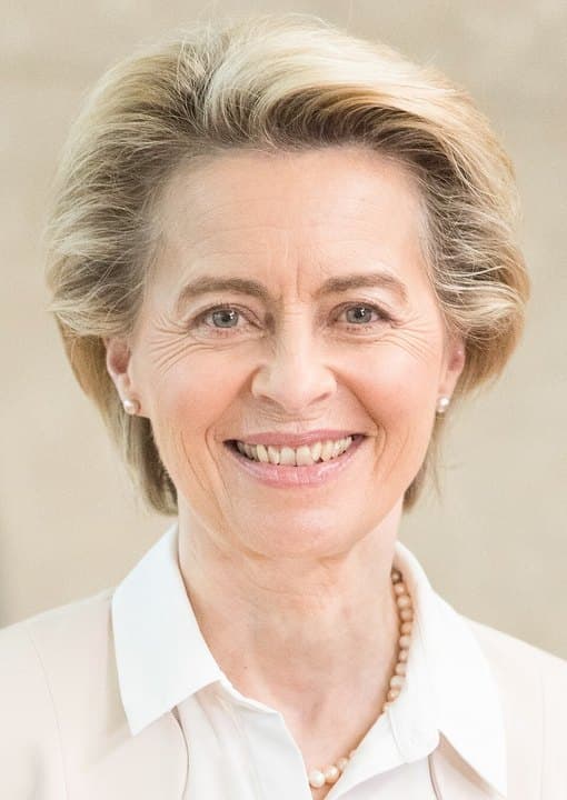 Official portrait of Ursula von der Leyen
